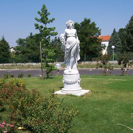 Artemis Hotel & Spa Bistro Coquet Бриуд Экстерьер фото