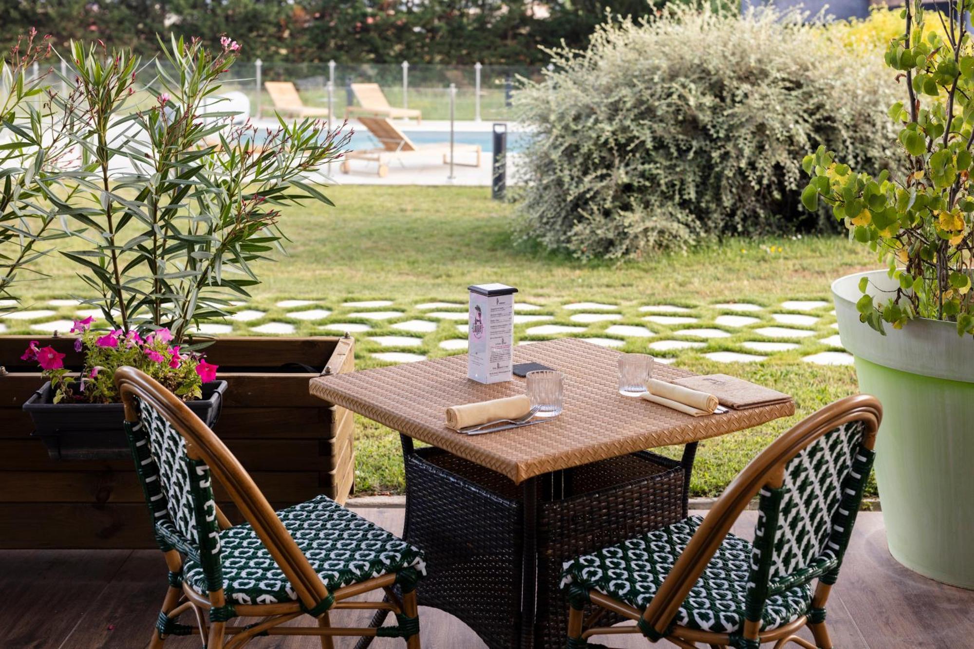 Artemis Hotel & Spa Bistro Coquet Бриуд Экстерьер фото